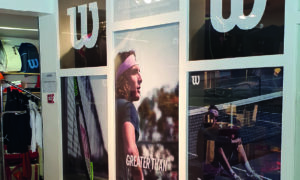 Atelier Sérigraphie Gravure Signalétique vitrine